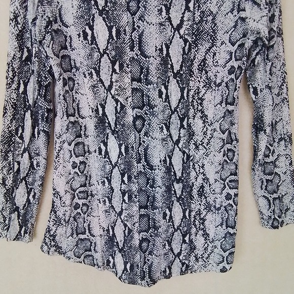 Longyuan Long Sleeve Peasant‎ Style Tunic Size Small in Gray White Snake Print - Picture 8 of 10